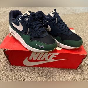 Nike Air Max in Dark Blue and Forest Green